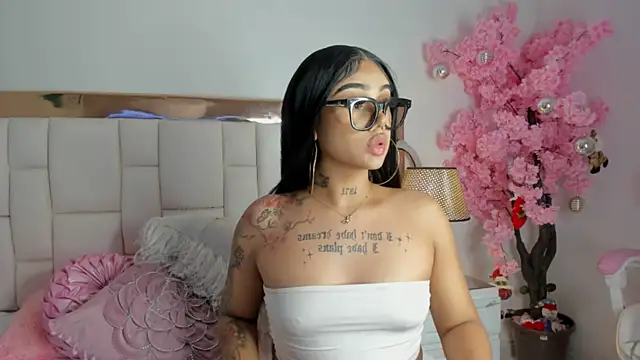 Snapshot of Mia_Jansen chatting on 12-24-24, 01:49 Mia Jansen online show from 12-24-24, 01:49