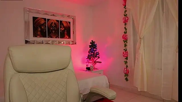 Alondrasparrow2 online show from 12-24-24, 02:12