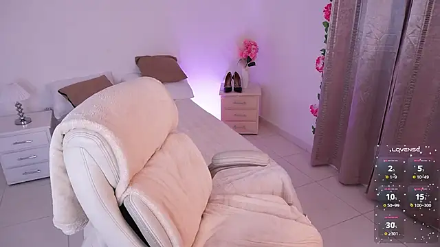 Snapshot of Alondrasparrow2 chatting on 02-25-25, 07:47 Alondrasparrow2 online show from 02-25-25, 07:47