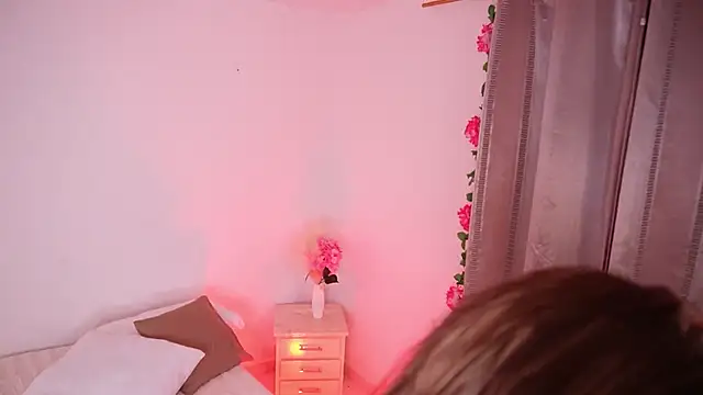 Snapshot of Alondrasparrow2 chatting on 02-27-25, 01:38 Alondrasparrow2 online show from 02-27-25, 01:38