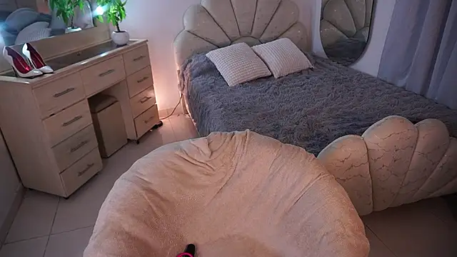 Alondrasparrow2 online show from 06-28-26, 10:10