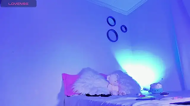 Snapshot of Elii_ross chatting on 10-12-25, 01:37 Elii ross online show from 10-12-25, 01:37