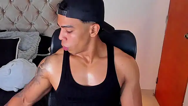 Snapshot of Andrew_wolf7 chatting on 10-03-25, 07:55 Andrew wolf7 online show from 10-03-25, 07:55