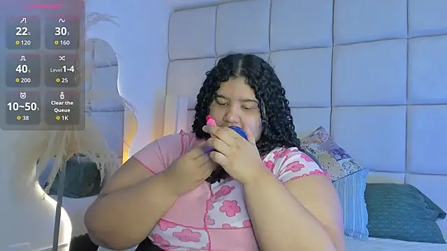 Snapshot of Miley_Collins chatting on 11-14-25, 12:37 Miley Collins online show from 11-14-25, 12:37