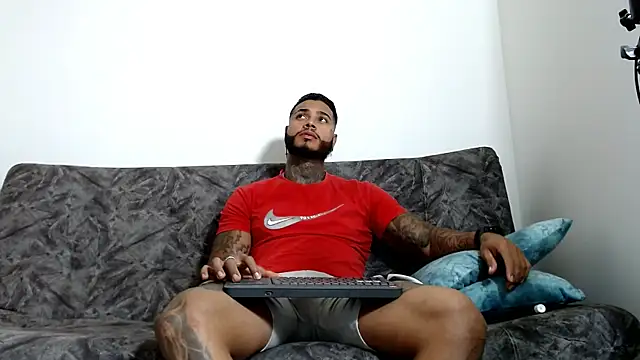 Snapshot of Exotic_tatto27121 chatting on 12-08-24, 12:18 Exotic tatto27121 online show from 12-08-24, 12:18