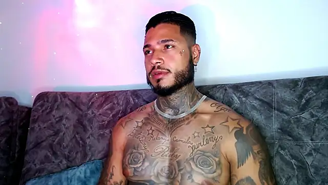 Snapshot of Exotic_tatto27121 chatting on 01-17-25, 03:12 Exotic tatto27121 online show from 01-17-25, 03:12