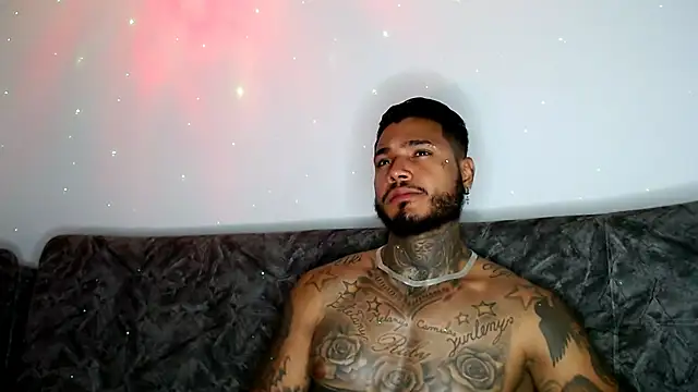 Snapshot of Exotic_tatto27121 chatting on 01-19-25, 07:36 Exotic tatto27121 online show from 01-19-25, 07:36