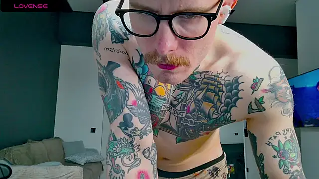 Snapshot of white_King9999 chatting on 01-13-26, 01:05 white King9999 online show from 01-13-26, 01:05