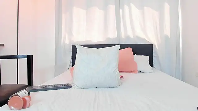 Snapshot of DailaSmith chatting on 01-09-25, 06:36 DailaSmith online show from 01-09-25, 06:36