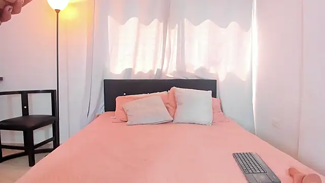 Snapshot of DailaSmith chatting on 01-11-25, 04:03 DailaSmith online show from 01-11-25, 04:03