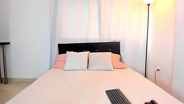 Snapshot of DailaSmith chatting on 02-27-25, 03:15 DailaSmith online show from 02-27-25, 03:15