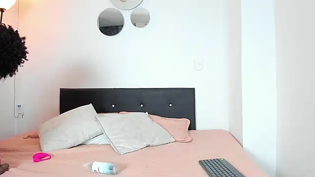 Snapshot of DailaSmith chatting on 10-30-25, 05:20 DailaSmith online show from 10-30-25, 05:20