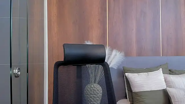 AishaPeyton online show from 01-31-25, 12:17