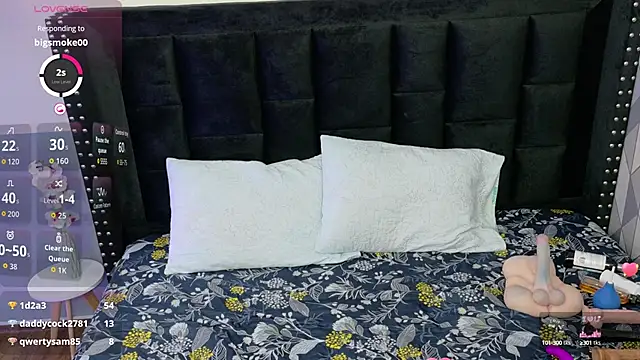 Snapshot of petitelittleebony chatting on 10-11-25, 02:55 petitelittleebony online show from 10-11-25, 02:55