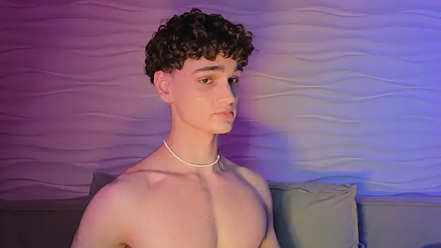 Snapshot of adam_21cm__ chatting on 10-05-25, 05:22 adam 21cm online show from 10-05-25, 05:22