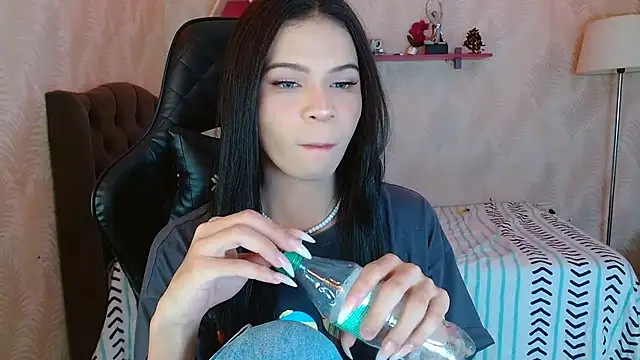 Snapshot of andy_bell_x chatting on 09-14-25, 06:12 andy bell x online show from 09-14-25, 06:12