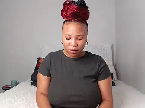 Snapshot of DrippinCaramelCutie chatting on 12-21-24, 09:36 DrippinCaramelCutie online show from 12-21-24, 09:36