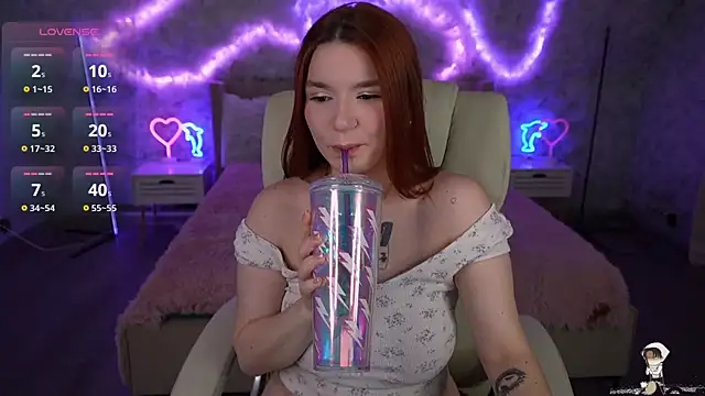 Snapshot of RedShinee chatting on 03-05-25, 08:21 RedShinee online show from 03-05-25, 08:21