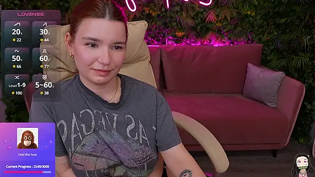 Snapshot of RedShinee chatting on 03-10-25, 10:04 RedShinee online show from 03-10-25, 10:04