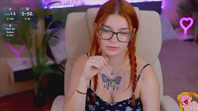 Snapshot of RedShinee chatting on 09-17-25, 06:04 RedShinee online show from 09-17-25, 06:04