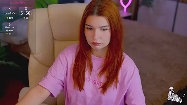 Snapshot of RedShinee chatting on 09-30-25, 06:07 RedShinee online show from 09-30-25, 06:07