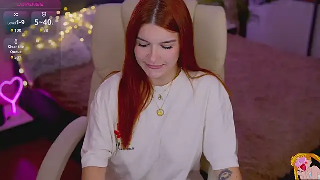 Snapshot of RedShinee chatting on 10-17-25, 06:27 RedShinee online show from 10-17-25, 06:27