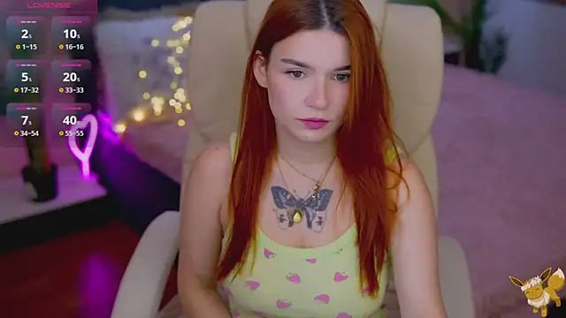 Snapshot of RedShinee chatting on 11-19-25, 11:43 RedShinee online show from 11-19-25, 11:43