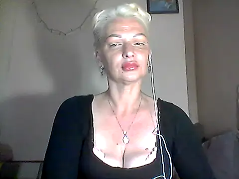 Snapshot of MaryJane441 chatting on 06-12-26, 08:19 MaryJane441 online show from 06-12-26, 08:19