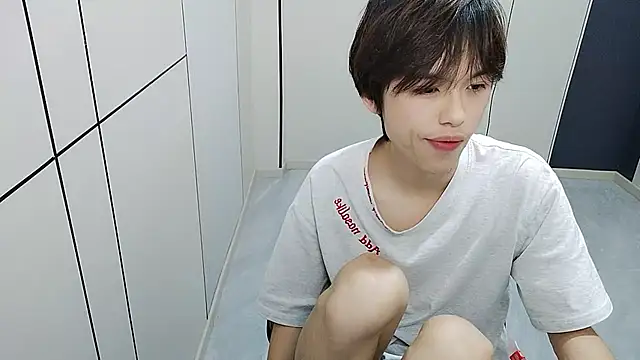 xiaottt1918 online show from 08-09-26, 06:57