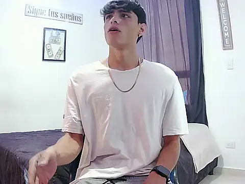 Snapshot of harrytomson_1 chatting on 11-26-25, 06:20 harrytomson 1 online show from 11-26-25, 06:20