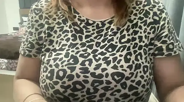 Snapshot of sassypooja chatting on 02-10-25, 12:18 sassypooja online show from 02-10-25, 12:18