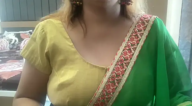 Snapshot of sassypooja chatting on 02-11-25, 06:40 sassypooja online show from 02-11-25, 06:40