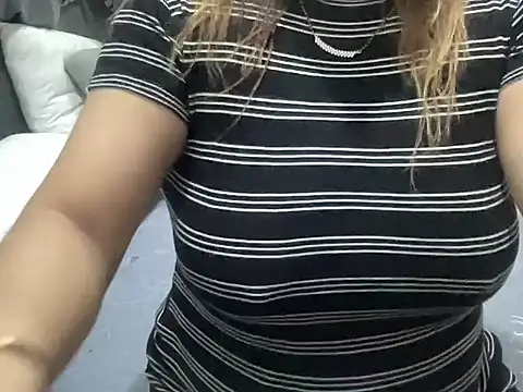 Snapshot of sassypooja chatting on 10-16-25, 05:19 sassypooja online show from 10-16-25, 05:19