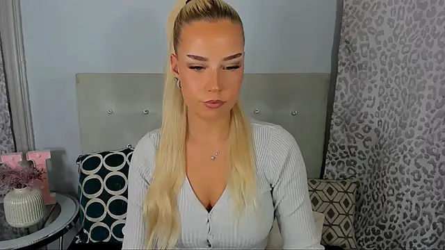 Snapshot of KristyHoney chatting on 05-19-26, 03:07 KristyHoney online show from 05-19-26, 03:07