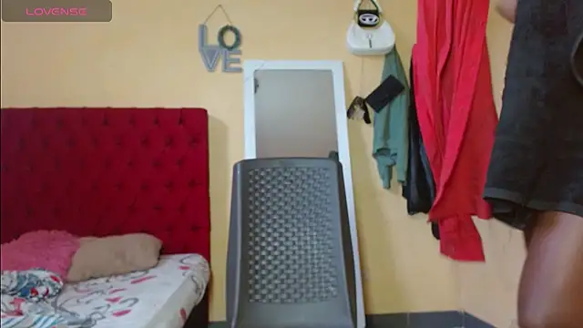 Snapshot of cristinamontiel chatting on 01-08-25, 02:25 cristinamontiel online show from 01-08-25, 02:25