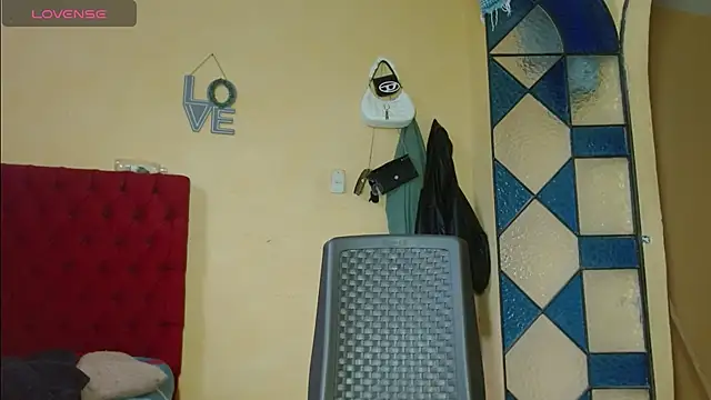 Snapshot of cristinamontiel chatting on 02-04-25, 02:10 cristinamontiel online show from 02-04-25, 02:10