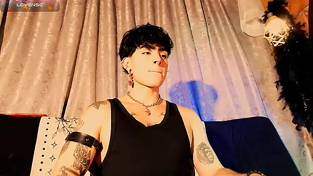 Snapshot of Mathew_stardust chatting on 10-04-25, 11:47 Mathew stardust online show from 10-04-25, 11:47