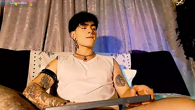 Snapshot of Mathew_stardust chatting on 10-10-25, 12:20 Mathew stardust online show from 10-10-25, 12:20