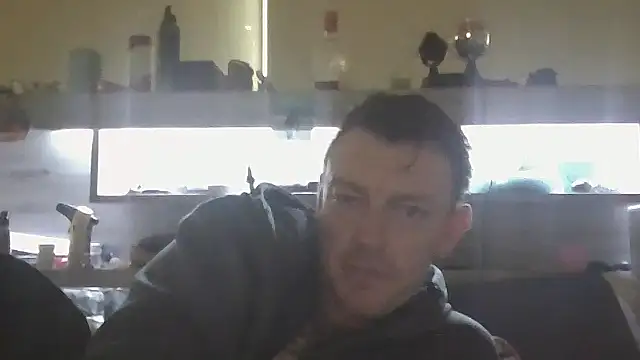 Snapshot of MDeez11 chatting on 05-20-26, 02:07 MDeez11 online show from 05-20-26, 02:07