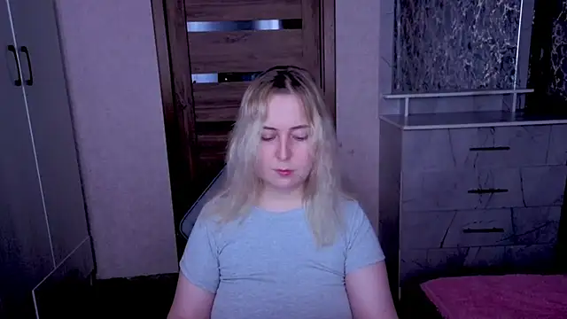 Snapshot of Kristy-Max chatting on 06-09-26, 08:31 Kristy-Max online show from 06-09-26, 08:31
