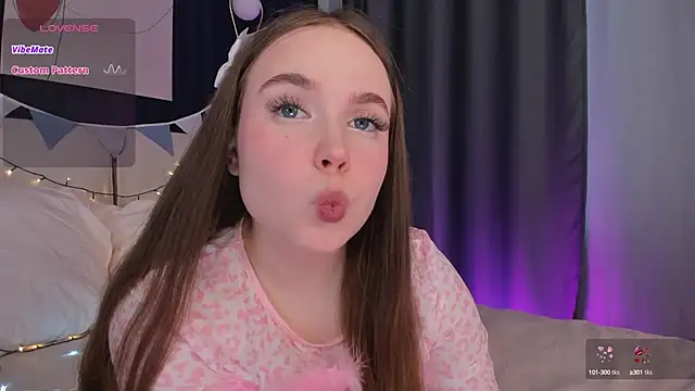 Snapshot of SunnyRisha chatting on 03-11-25, 05:49 SunnyRisha online show from 03-11-25, 05:49