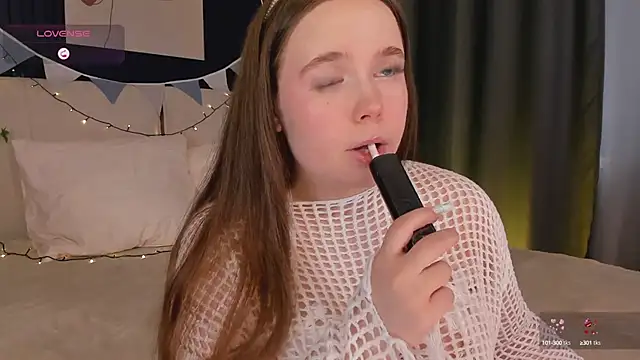 Snapshot of SunnyRisha chatting on 03-14-25, 08:42 SunnyRisha online show from 03-14-25, 08:42