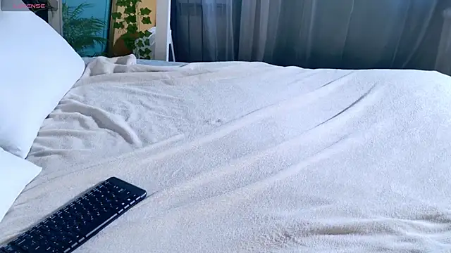 Snapshot of SunnyRisha chatting on 09-23-25, 05:10 SunnyRisha online show from 09-23-25, 05:10