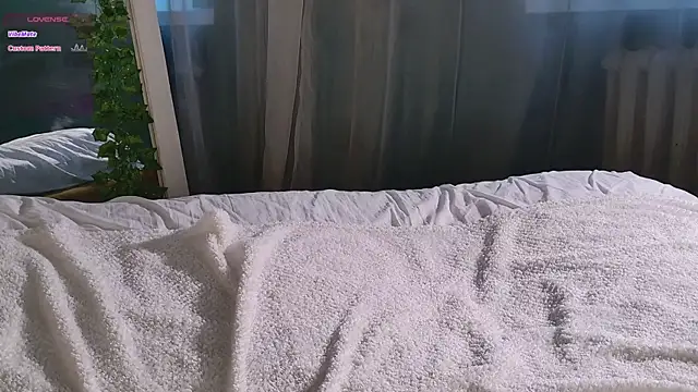 Snapshot of SunnyRisha chatting on 09-28-25, 05:13 SunnyRisha online show from 09-28-25, 05:13