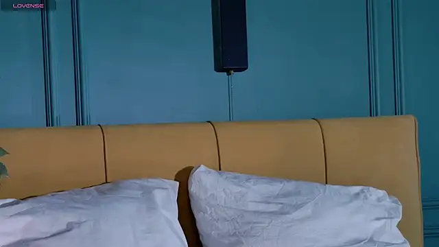 Snapshot of SunnyRisha chatting on 10-11-25, 05:17 SunnyRisha online show from 10-11-25, 05:17