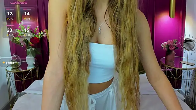 Snapshot of CherieDane chatting on 10-11-25, 05:17 CherieDane online show from 10-11-25, 05:17