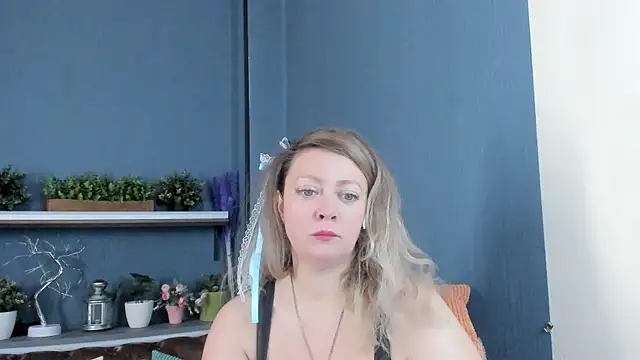 JesiaFoxi online show from 11-16-25, 02:00