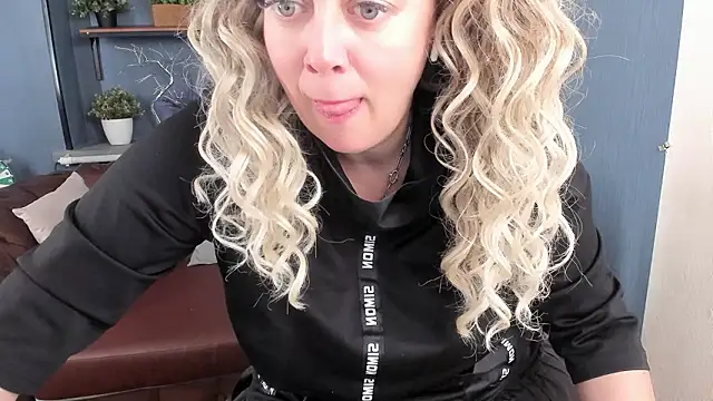 JesiaFoxi online show from 03-24-26, 11:59