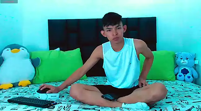 Snapshot of Tonny_twink_ chatting on 02-06-25, 04:53 Tonny twink online show from 02-06-25, 04:53