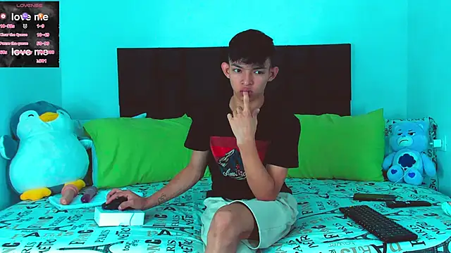 Snapshot of Tonny_twink_ chatting on 02-09-25, 08:11 Tonny twink online show from 02-09-25, 08:11